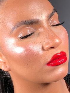 Maquiagem glossy: aprenda a fazer o efeito que vai te deixar