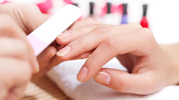 Saiba como evitar a contaminação de vírus na manicure