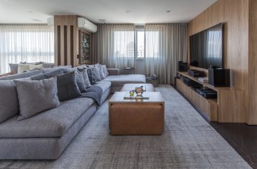 Luzes, TV e eletrodomésticos – a automação pode contribuir no melhor funcionamento da casa | Projeto de Dantas & Passos Arquitetura | Foto: Eduardo Pozella