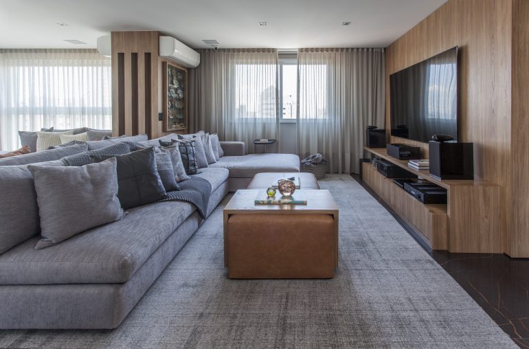 Luzes, TV e eletrodomésticos – a automação pode contribuir no melhor funcionamento da casa | Projeto de Dantas & Passos Arquitetura | Foto: Eduardo Pozella